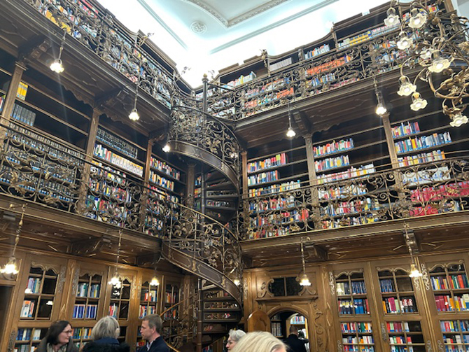 Blick in die Juristische Bibliothek im Münchner Rathaus